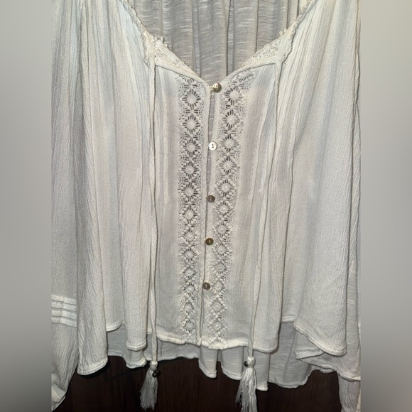 American Rag Cie Women’s White Cropped Long Sleeve - Picture 2 of 7